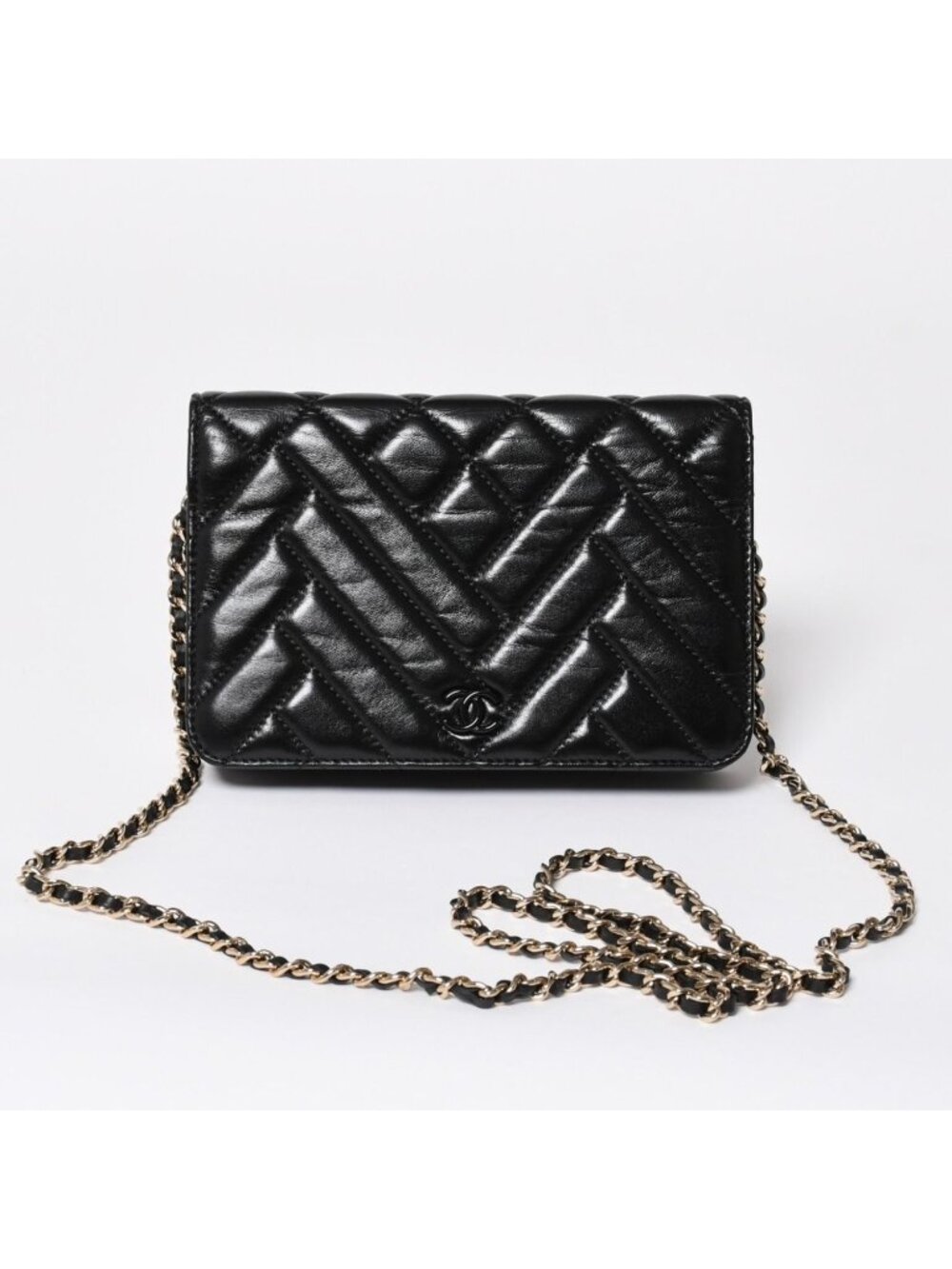 Chanel Chevron Chain Wallet CC Logo Shiny Lambskin Black Shoulder Bag